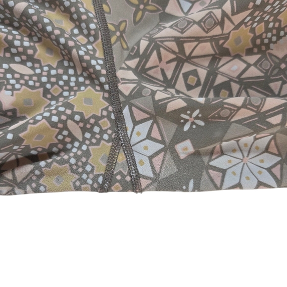 ⭐️Aerie Chill Play Move Leggings with Geometeic Pattern Size XL - Picture 3 of 6